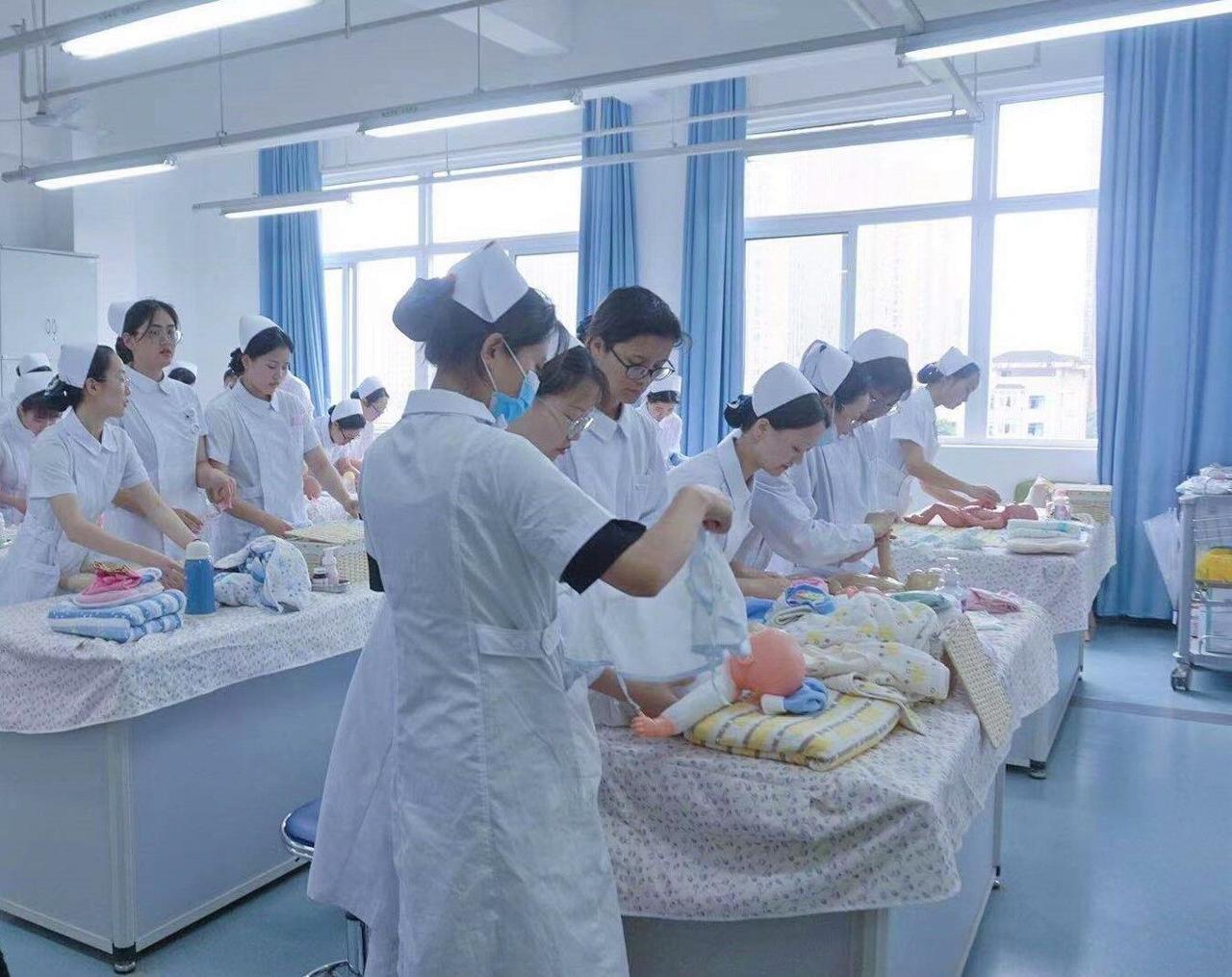 你和理想中的大學只差一次遇見——德陽科貿職業學院 文化經紀人服務